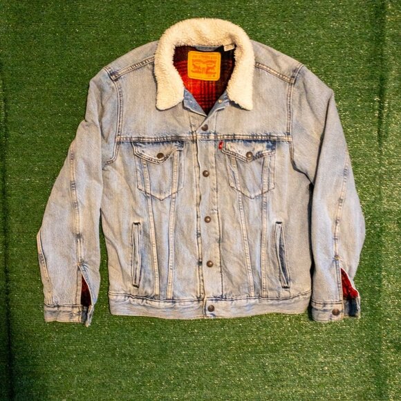 LEVIS MENS SHERPA TRUCKER JEAN JACKET LIGHT BLUE DENIM CASUAL RETRO SIZE MEDIUM - Picture 1 of 6